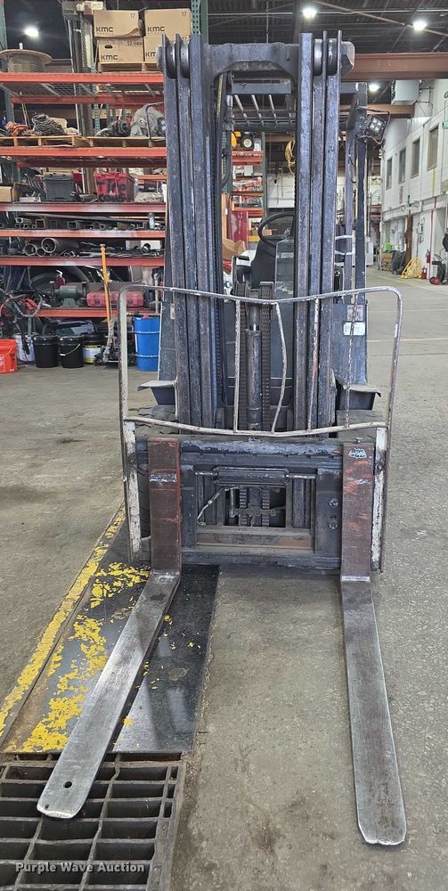 image for item DZ3862 2001 Yale GLP060TGE864 forklift