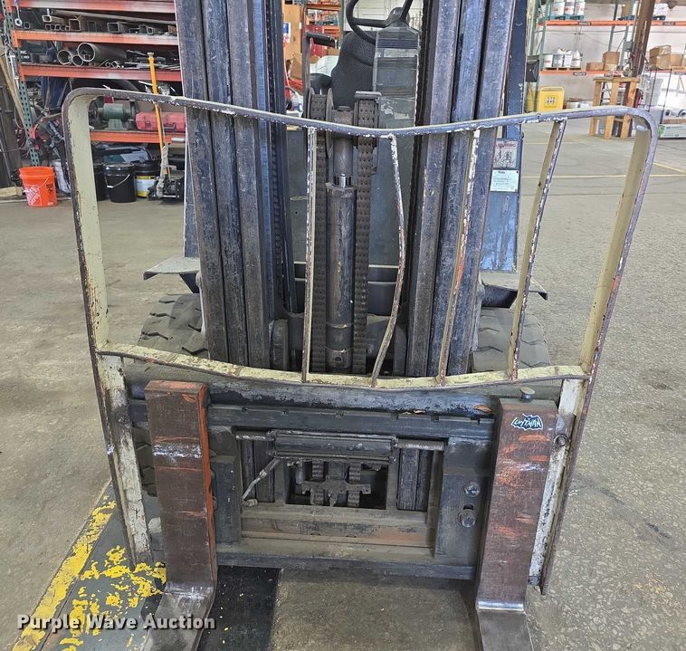 image for item DZ3862 2001 Yale GLP060TGE864 forklift