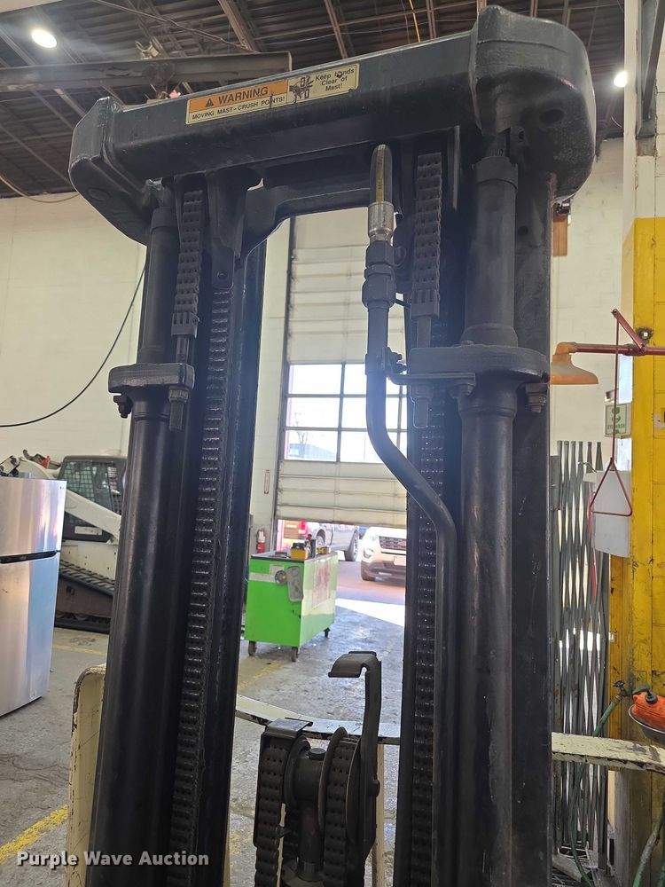 image for item DZ3862 2001 Yale GLP060TGE864 forklift