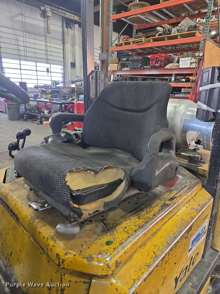 image for item DZ3862 2001 Yale GLP060TGE864 forklift