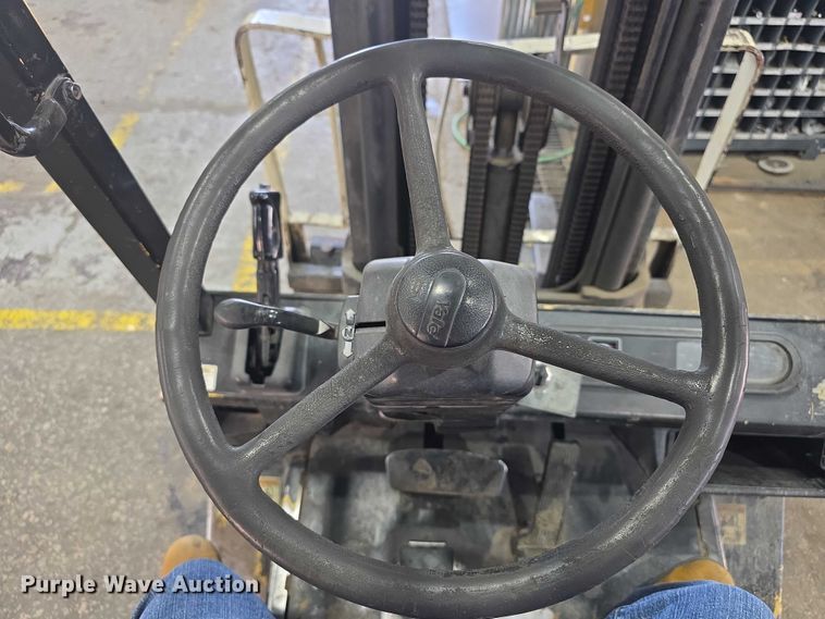 image for item DZ3862 2001 Yale GLP060TGE864 forklift