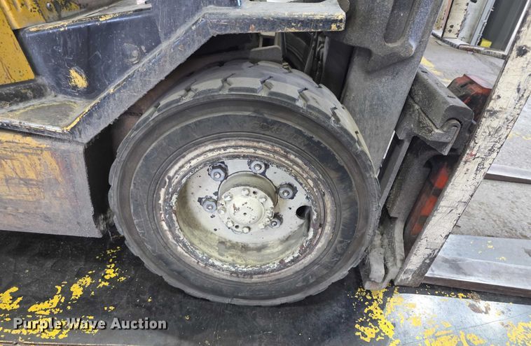 image for item DZ3862 2001 Yale GLP060TGE864 forklift