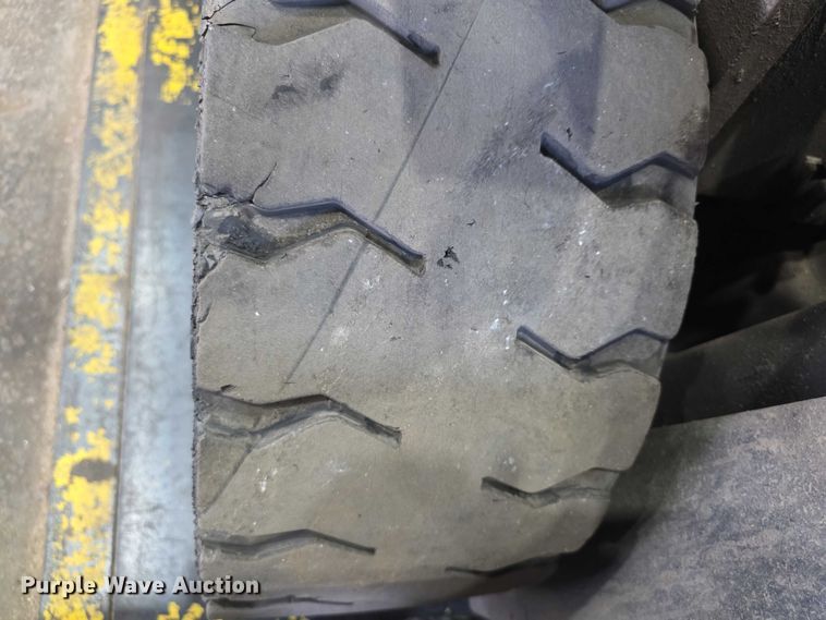 image for item DZ3862 2001 Yale GLP060TGE864 forklift