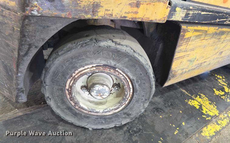 image for item DZ3862 2001 Yale GLP060TGE864 forklift