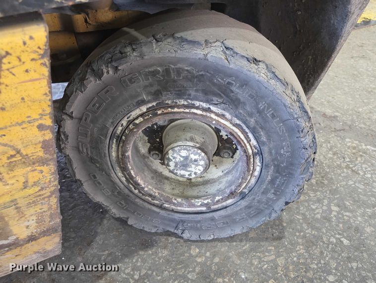 image for item DZ3862 2001 Yale GLP060TGE864 forklift