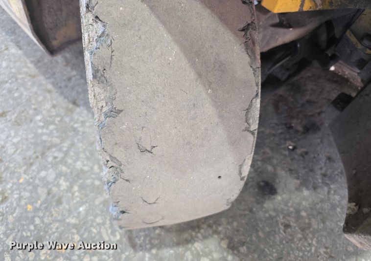 image for item DZ3862 2001 Yale GLP060TGE864 forklift