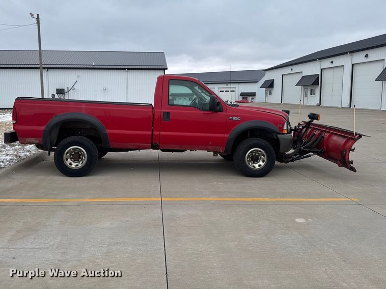 image for item EA2323 2004 Ford F350 Super Duty pickup truck