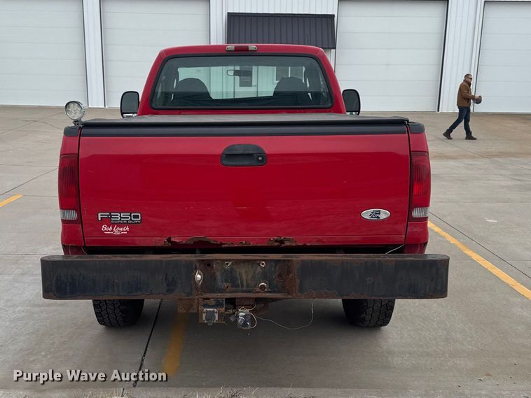 image for item EA2323 2004 Ford F350 Super Duty pickup truck