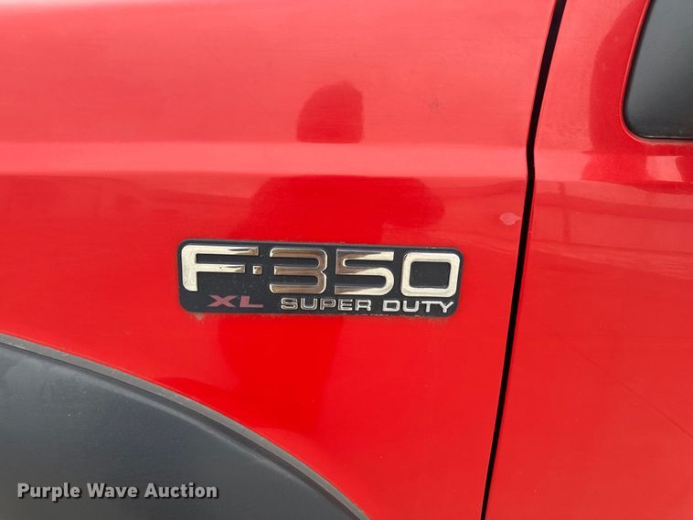 image for item EA2323 2004 Ford F350 Super Duty pickup truck