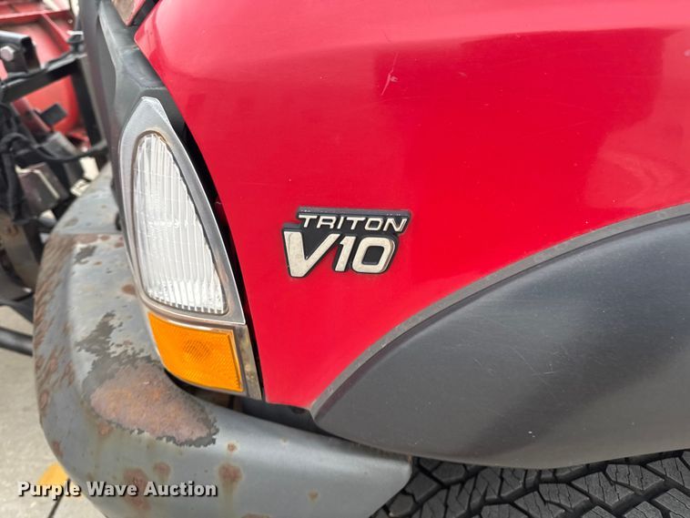 image for item EA2323 2004 Ford F350 Super Duty pickup truck