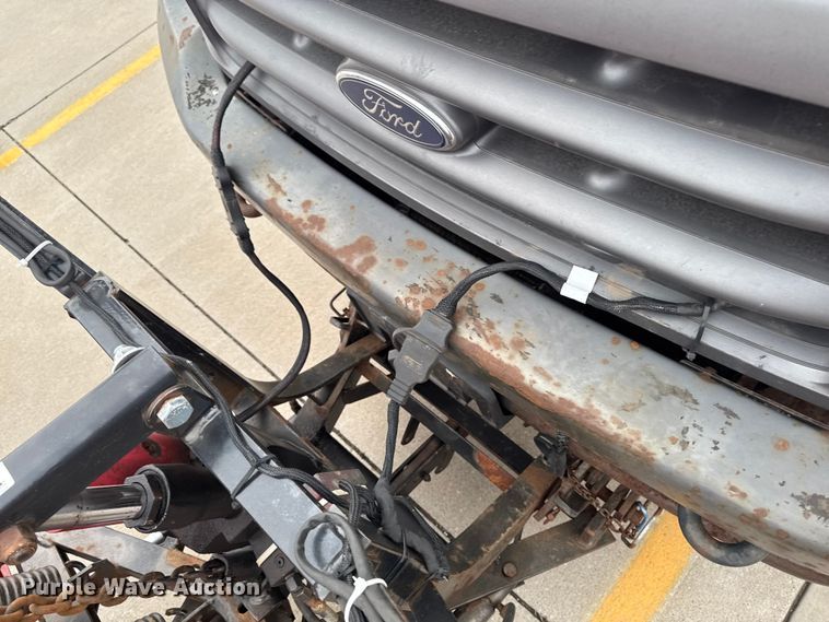 image for item EA2323 2004 Ford F350 Super Duty pickup truck