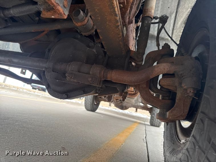 image for item EA2323 2004 Ford F350 Super Duty pickup truck