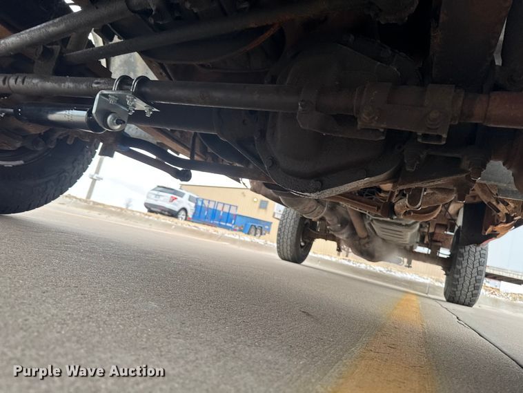 image for item EA2323 2004 Ford F350 Super Duty pickup truck