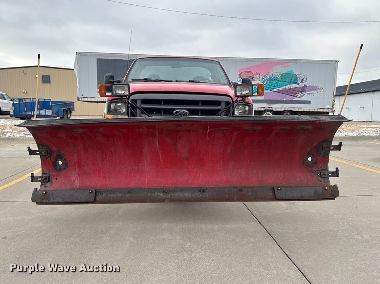 image for item EA2323 2004 Ford F350 Super Duty pickup truck