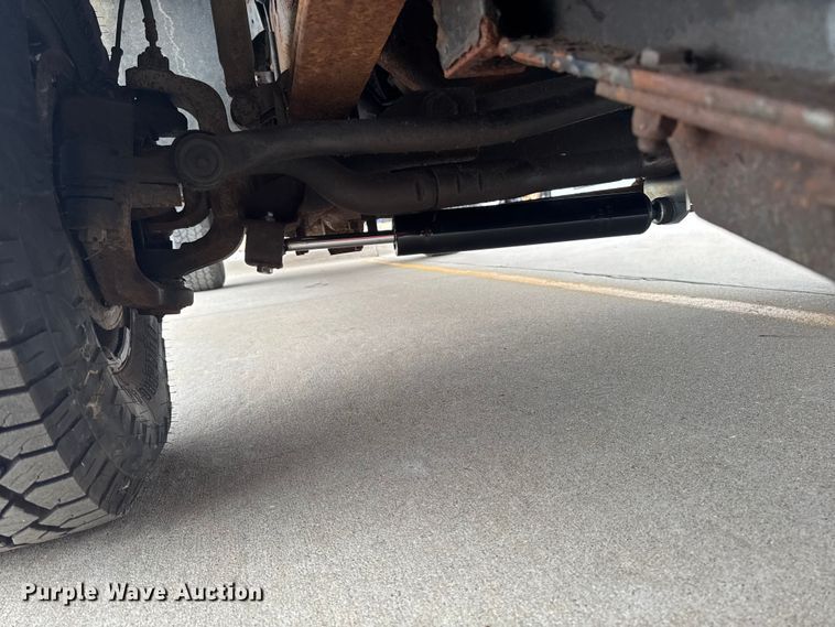 image for item EA2323 2004 Ford F350 Super Duty pickup truck