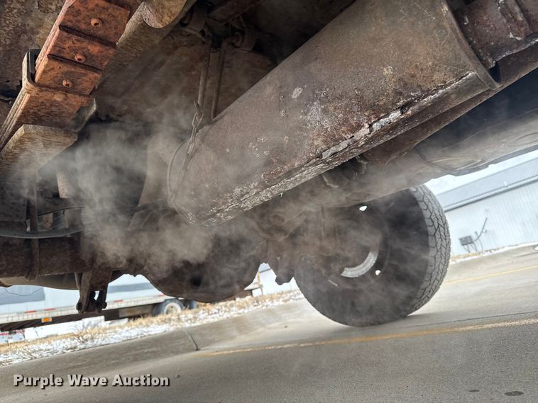 image for item EA2323 2004 Ford F350 Super Duty pickup truck