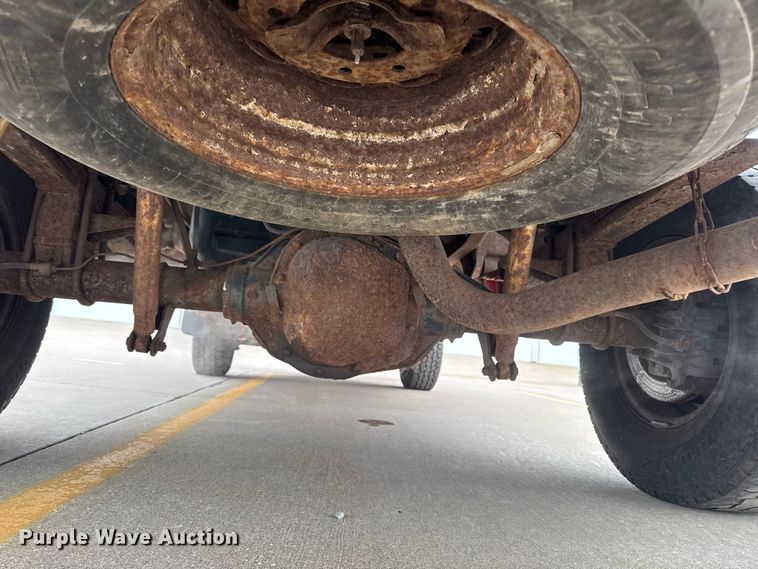 image for item EA2323 2004 Ford F350 Super Duty pickup truck