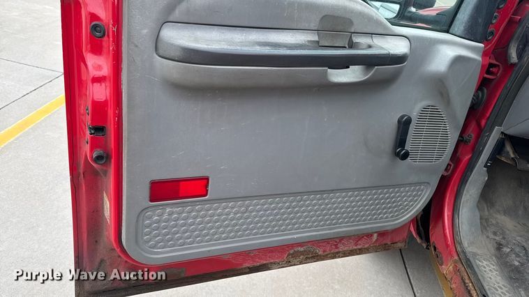 image for item EA2323 2004 Ford F350 Super Duty pickup truck