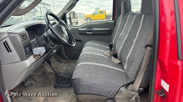 image for item EA2323 2004 Ford F350 Super Duty pickup truck