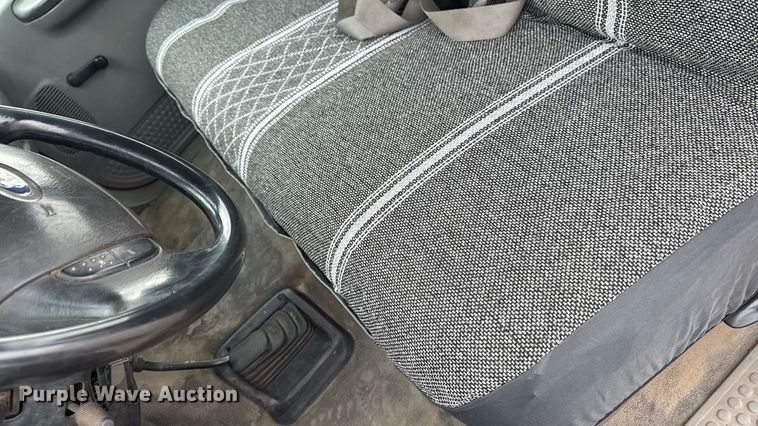 image for item EA2323 2004 Ford F350 Super Duty pickup truck