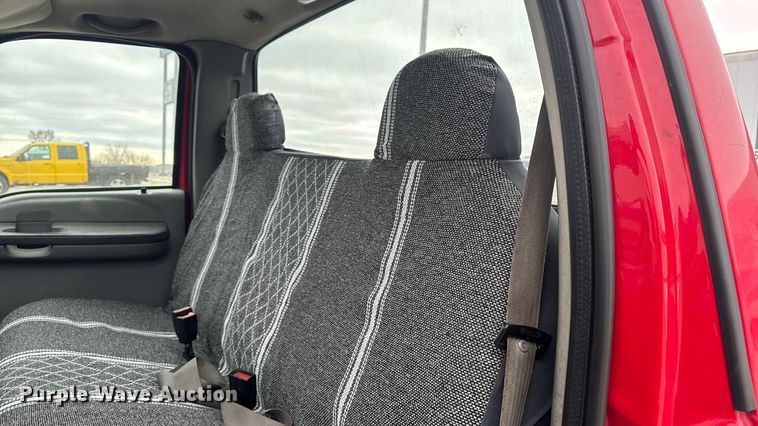 image for item EA2323 2004 Ford F350 Super Duty pickup truck