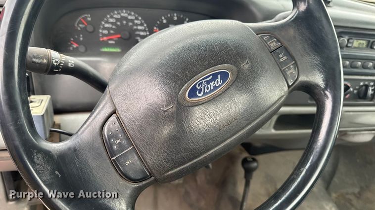 image for item EA2323 2004 Ford F350 Super Duty pickup truck