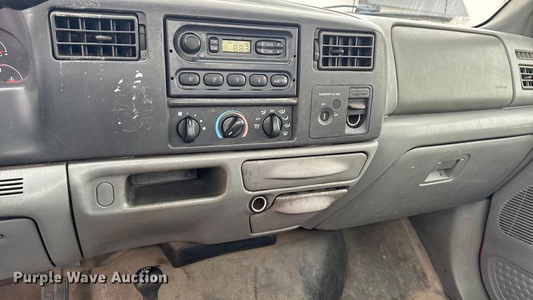 image for item EA2323 2004 Ford F350 Super Duty pickup truck