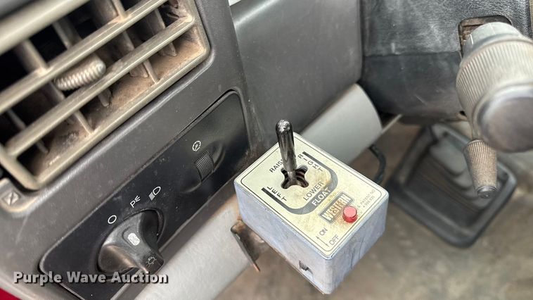 image for item EA2323 2004 Ford F350 Super Duty pickup truck