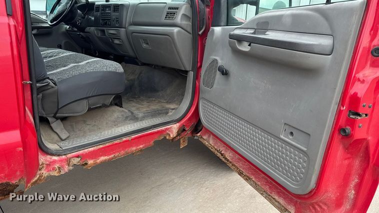 image for item EA2323 2004 Ford F350 Super Duty pickup truck