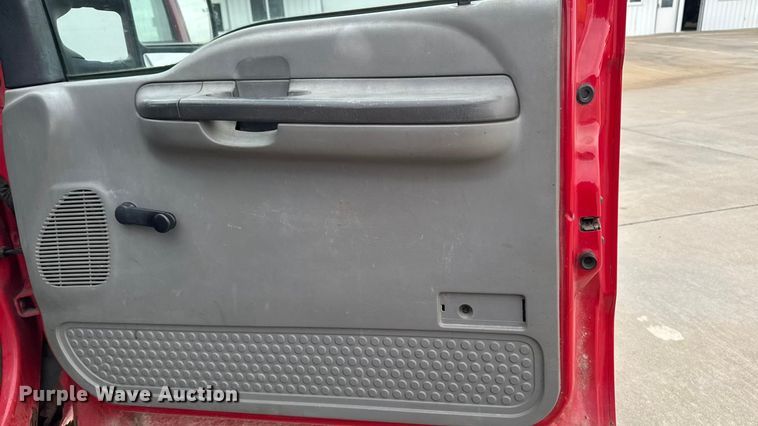 image for item EA2323 2004 Ford F350 Super Duty pickup truck