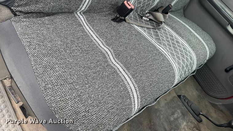 image for item EA2323 2004 Ford F350 Super Duty pickup truck