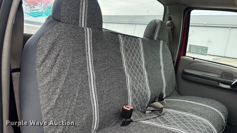 image for item EA2323 2004 Ford F350 Super Duty pickup truck