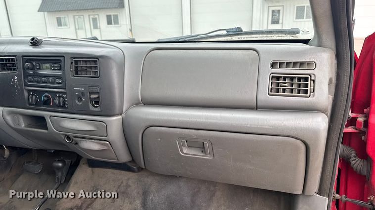 image for item EA2323 2004 Ford F350 Super Duty pickup truck