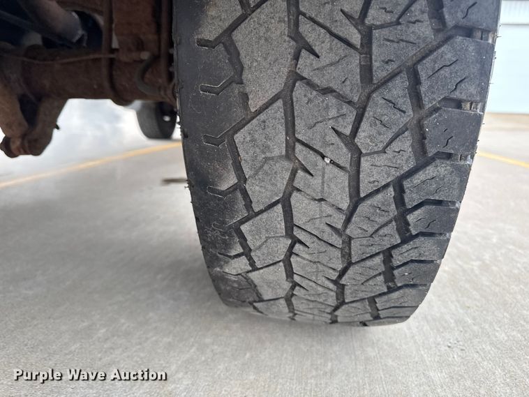 image for item EA2323 2004 Ford F350 Super Duty pickup truck