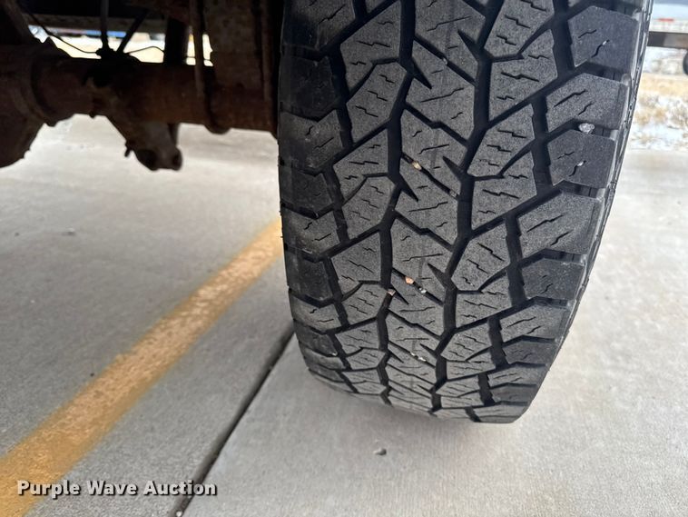 image for item EA2323 2004 Ford F350 Super Duty pickup truck