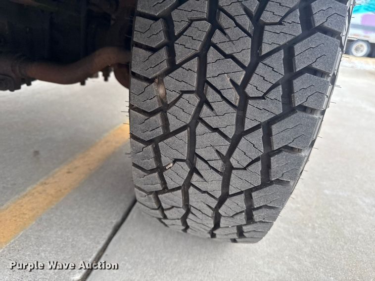 image for item EA2323 2004 Ford F350 Super Duty pickup truck