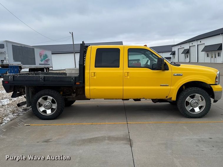 image for item EA2324 2006 Ford F350 Super Duty Crew Cab flatbed pickup truck