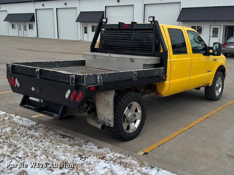 image for item EA2324 2006 Ford F350 Super Duty Crew Cab flatbed pickup truck