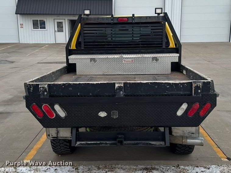 image for item EA2324 2006 Ford F350 Super Duty Crew Cab flatbed pickup truck