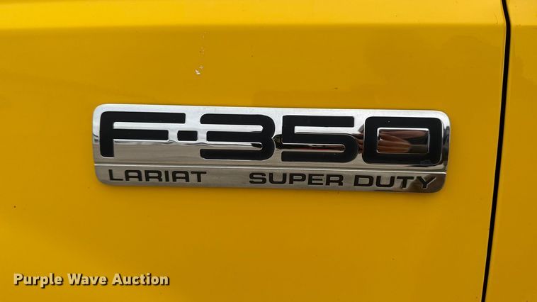 image for item EA2324 2006 Ford F350 Super Duty Crew Cab flatbed pickup truck