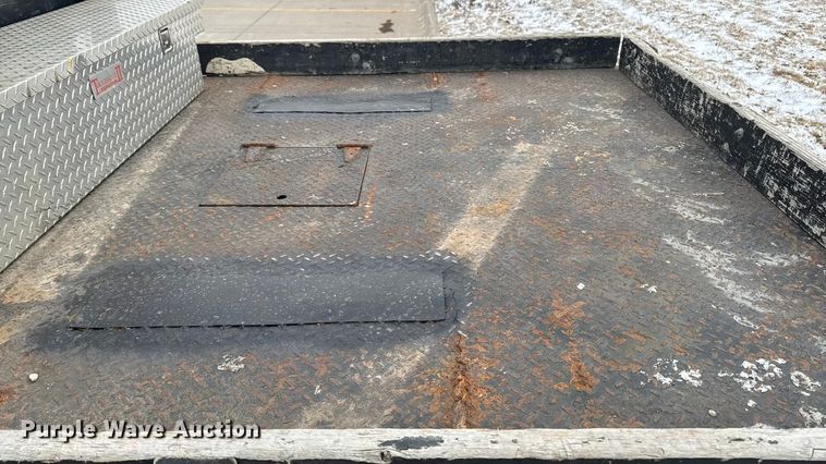 image for item EA2324 2006 Ford F350 Super Duty Crew Cab flatbed pickup truck