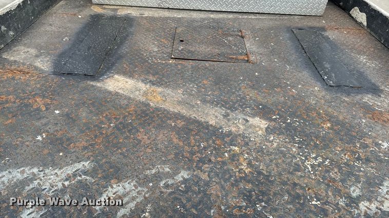 image for item EA2324 2006 Ford F350 Super Duty Crew Cab flatbed pickup truck