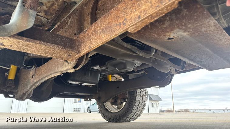 image for item EA2324 2006 Ford F350 Super Duty Crew Cab flatbed pickup truck