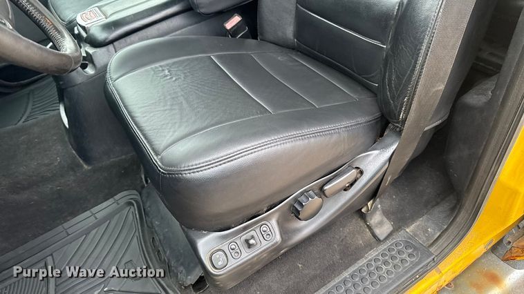 image for item EA2324 2006 Ford F350 Super Duty Crew Cab flatbed pickup truck