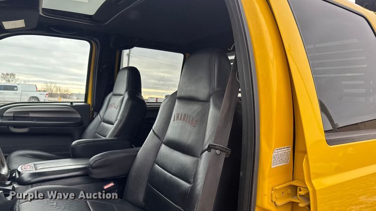 image for item EA2324 2006 Ford F350 Super Duty Crew Cab flatbed pickup truck