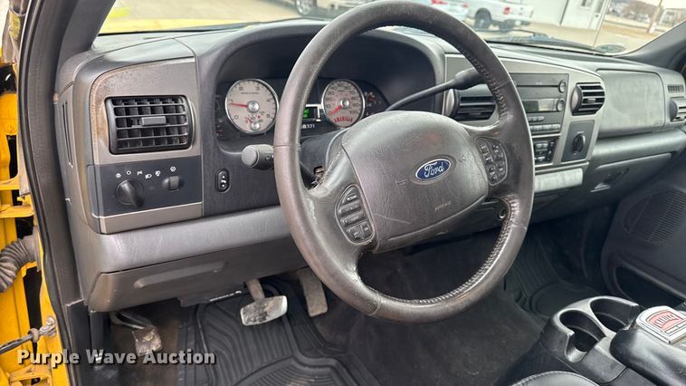 image for item EA2324 2006 Ford F350 Super Duty Crew Cab flatbed pickup truck