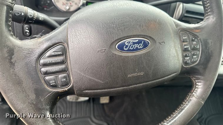 image for item EA2324 2006 Ford F350 Super Duty Crew Cab flatbed pickup truck