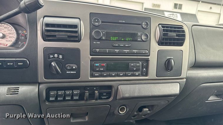 image for item EA2324 2006 Ford F350 Super Duty Crew Cab flatbed pickup truck