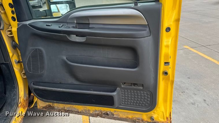 image for item EA2324 2006 Ford F350 Super Duty Crew Cab flatbed pickup truck