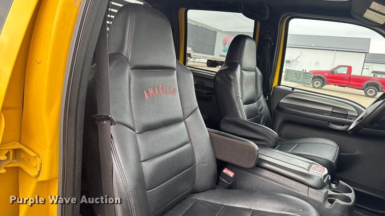 image for item EA2324 2006 Ford F350 Super Duty Crew Cab flatbed pickup truck